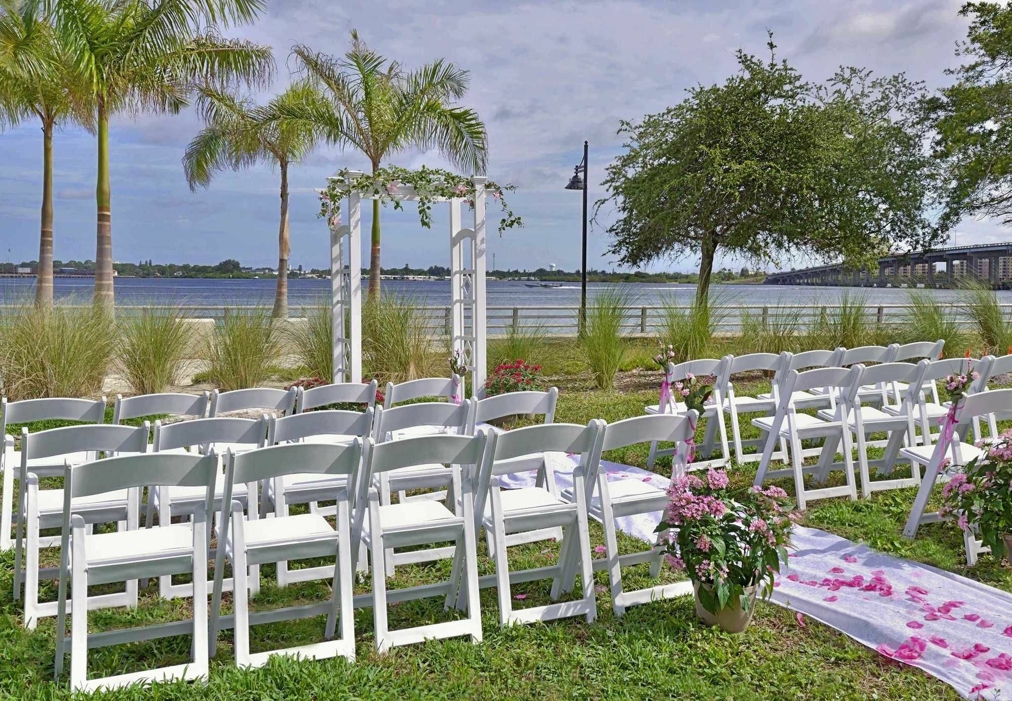 Courtyard By Marriott Bradenton Sarasota/Riverfront Экстерьер фото